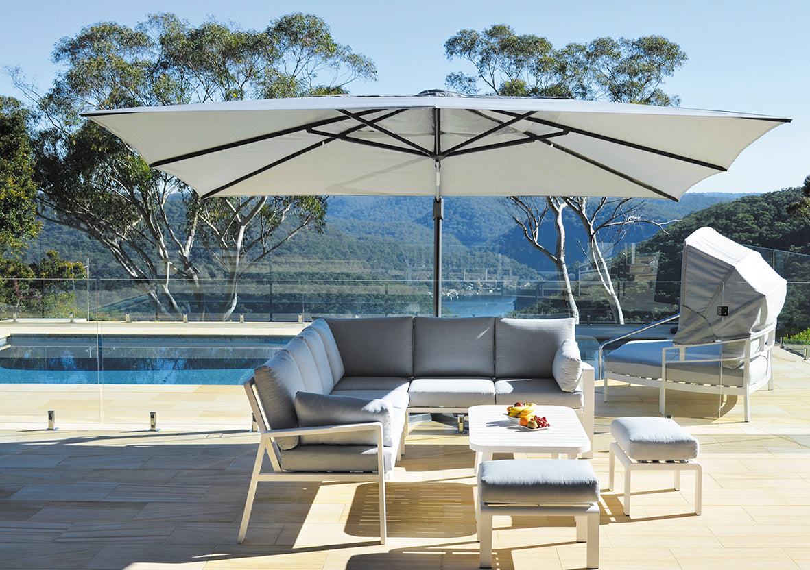 Shelta Savannah Cantilever Umbrella Range